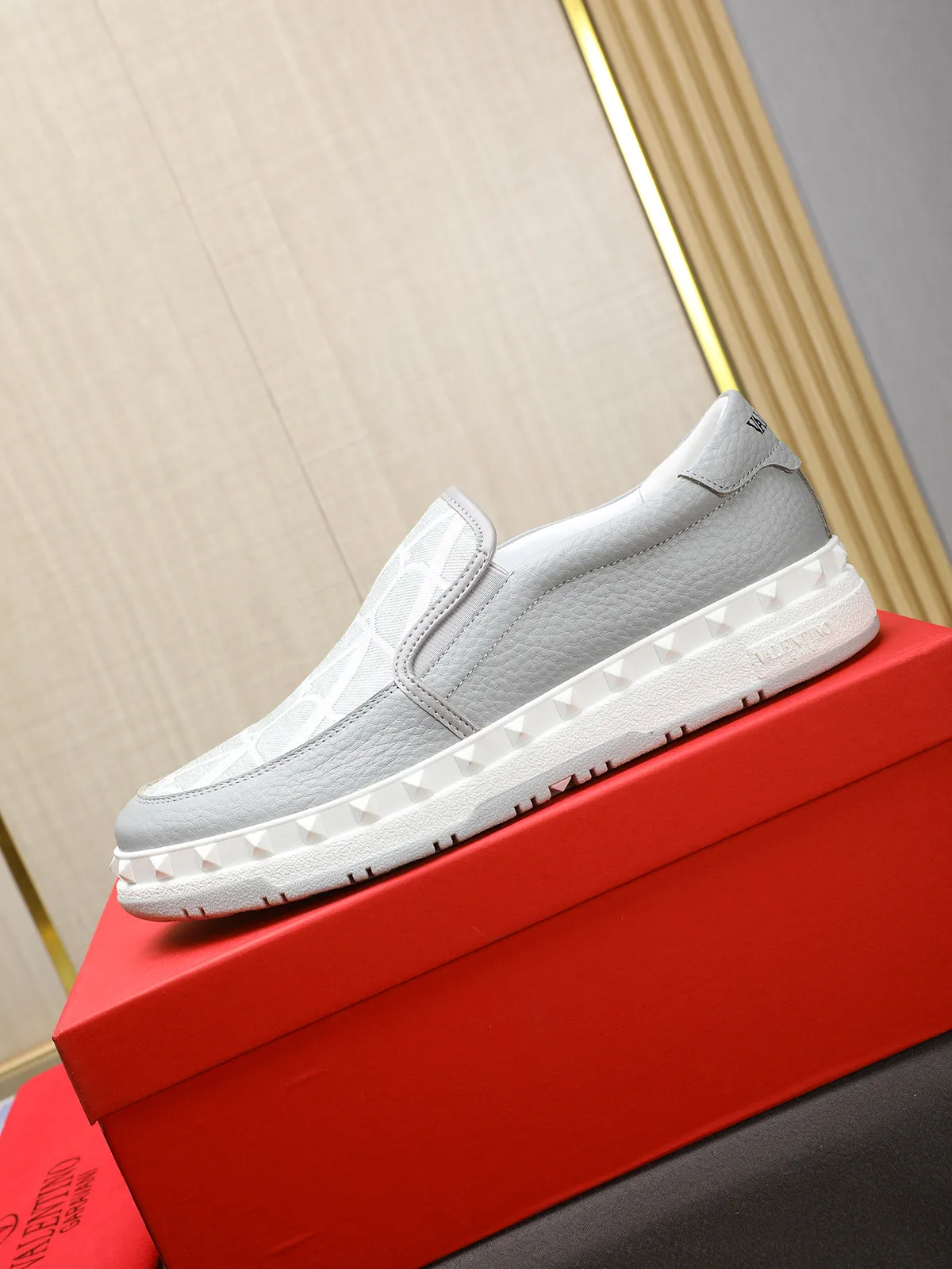 Men's shoes 💰440 Valentino "VALENTINO" hot sale ❤️ Counters ship at the same time 1:1 👏 Imported cowhide + waterproof fabric + leather lining 🐂 Casual fashion shoes Exquisite workmanship Original original outsole 38-44 (45 customized, non-refundable)
